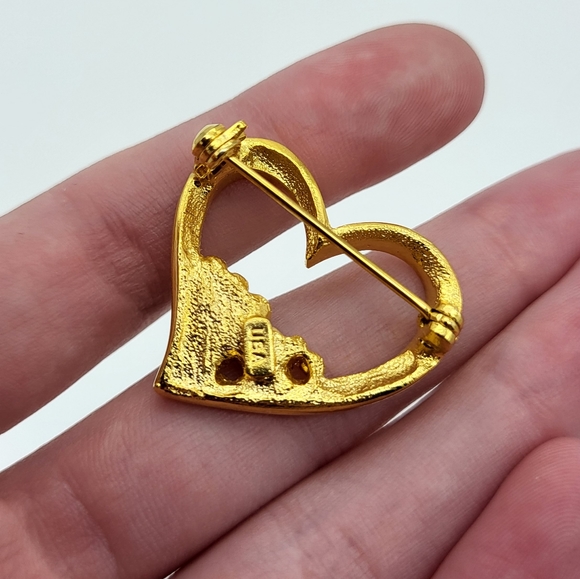 Heart pin made in the USA - Picture 3 of 4